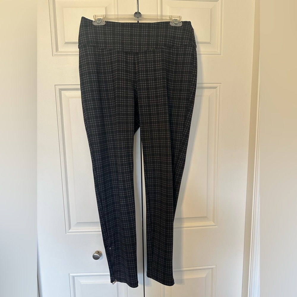 Apt 9 plaid pull on pants with elastic waist and zipper ankle.